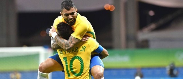 zzzzzzAlivio-Gabigol-autor-do-primeiro-gol-brasileiro-comemora-o-feito-com-o-capitao-Neymar